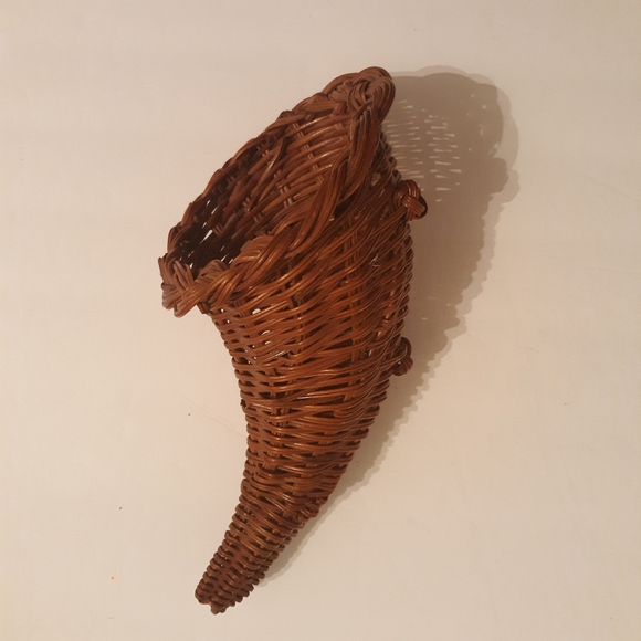 Hanging Cornucopia Basket - Picture 3 of 3